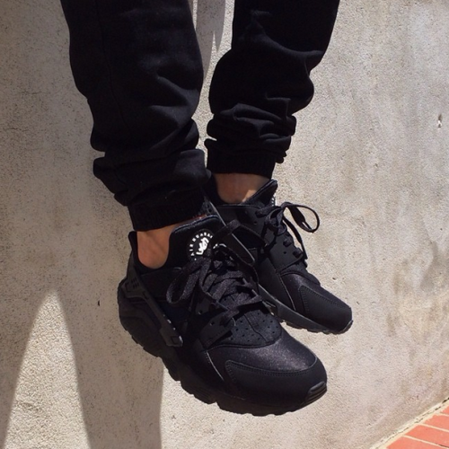 blackhoodfashionking:  unstablefragments:  Nike Air Huarache ‘All Black’ by sdotb Buy it @amazon.com  *****