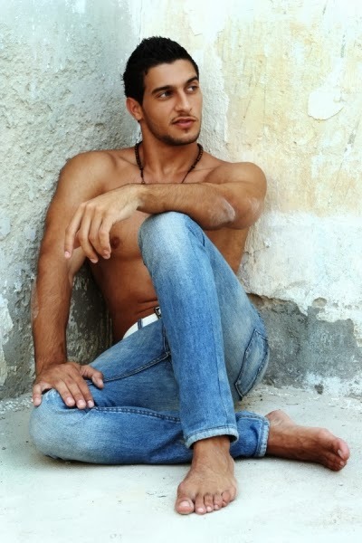 stefanpoison:  hotmen-jeanspicsss:  Check my other blogs for:Hot guysBW picsHot xx