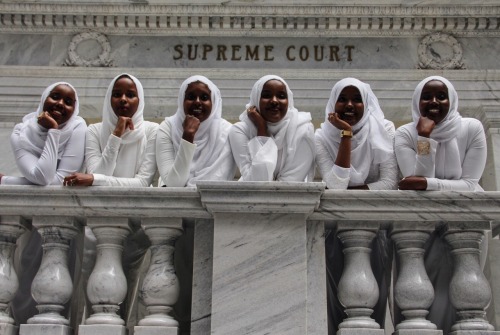 bijah-tuu: saida-dahir: Eid Mubarak from the Dahir Sisters ❤️ Omfg yaaass