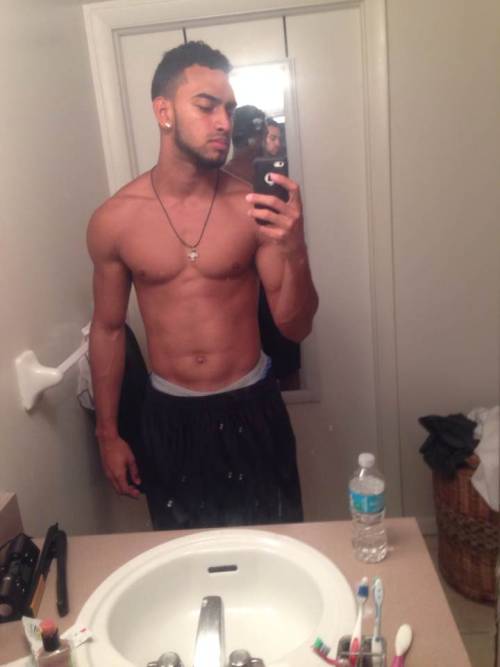 thecutestguysaround:  Kik: prince_tony23  He’s an asshole 