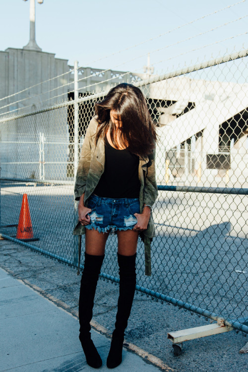 Fashion blogger resortrocksugar in Current/Elliott jacket, One Teaspoon shorts, Zara tank,