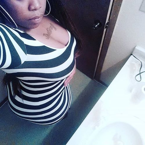 thickchickpalace:TheOnlyHydro Submit Pics/Videos:thickchickpalace.tumblr.com/submit **You can