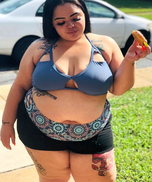 neptitudeplus: She’s not shy; she’s proud to display her luscious body and the donuts that made her 