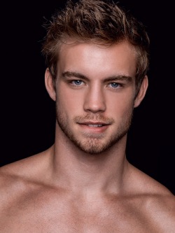 famousmaleexposed:  Dustin McNeer showing off !Follow me for more Naked Male Celebs!http://famousmaleexposed.tumblr.com/