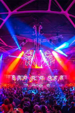 rave-republic:  Deadmau5 @ Hakkasan by Rukes