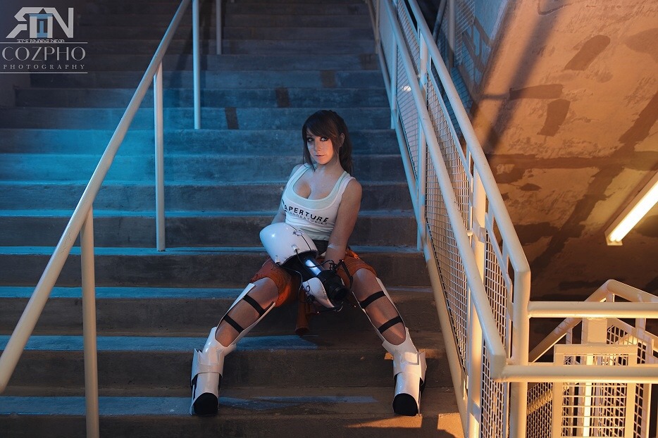 sexynerdgirls:  Portal 2 chell by Its-Raining-Neon on @DeviantArt 