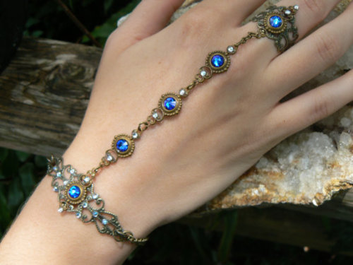 cute-thangsss:Blue swarovski bracelet. Here is where you can find more amazing products from etsy.