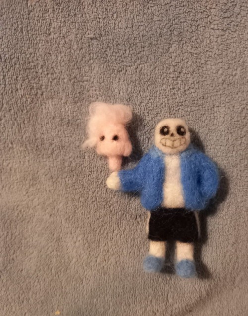 - Looks like the guy completely&hellip; lost his head *ba dum tss!*- Sans, what the f-