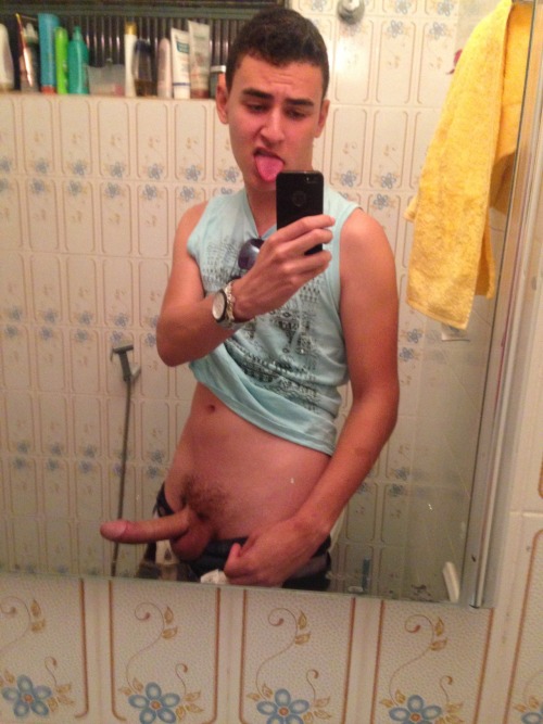 ...AND YET ANOTHER UNNECESSARY GAY NUDITY BLOG