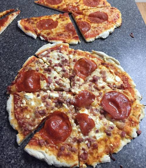 Saturday&rsquo;s are usually pizza days #homemade #glutenfree #pizza #fitfam #iifym #cheatmeal