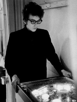 electricstateco:  Bob Dylan playing pinball. Photographer unknown 