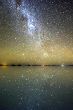 peskynymph:  Mirror / Salar de Uyuni, Bolivia by: Randy Halverson