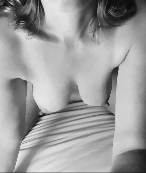 thenobraclub: Does this qualify for the no bra club? You are more than welcome