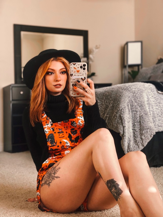 spookyy-foxx:My spooky fit yesterday 👻🖤🎃