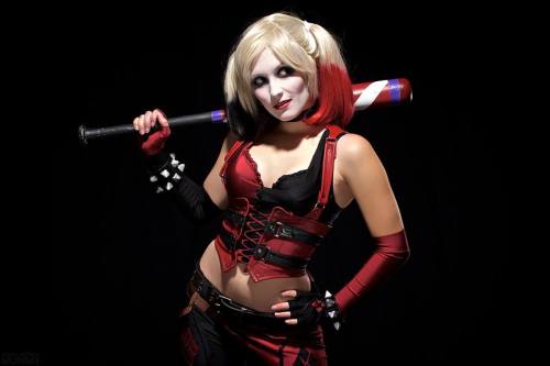 geek-wood:  Arkham City Harley Quinn cosplay by Itty Bitty Geek Photography: Adam Patrick Murray 