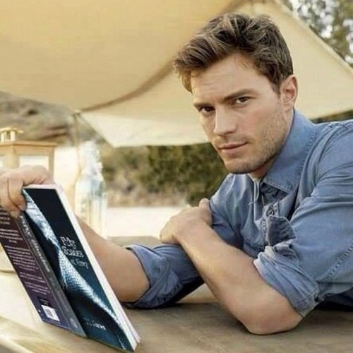 tzaris:  Mi vidaaaaaa! 😍❤️😱😍📖📚 #fsog #50sdg #eljames #equipo50 #teamfifty #christiangrey #micincuentasombras #señorgrey #jamiedornan #latersbaby #seattle #escala #greyenterprisesholdingsinc #greysessed #gris #gfswtp by mi.cincuenta.sombras