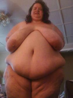 texan4ssbbw:  sbbwlvr59:  if you ever see her remember to tell her that i worship her  i want all that fat on my face while she sucks my hard cock!