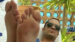 greedywhitefeetandfuckholes:  Meaty feet.