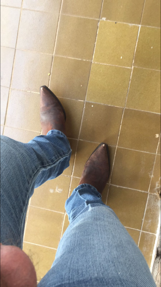 #cowboyboots #bootfetiche #boots #cowboy
