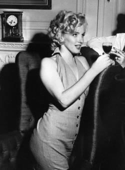 fawnvelveteen:   Marilyn Monroe, 1952  