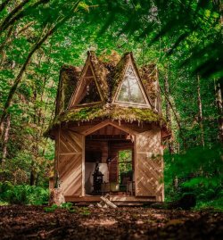 archatlas:      Jacob Witzling’s Off-Grid Cabins “I started building cabins because, like lots of kids, I loved forts and Ewoks,” says Witzling, who recalls being captivated by his architect and engineer father’s favorite book, Handmade Houses: