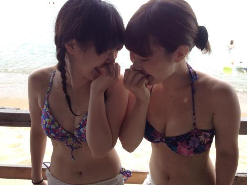 singsong: facebookやtwitterに水着画像載せてる素人女★4