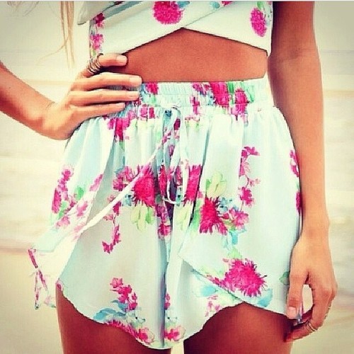 Who&rsquo;s feeling this? or #fashion #2frochicks #styleyourself #spring #summer #fun #beyou #sho