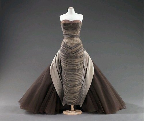 fashionologyextraordinaire:“Butterfly” dress by Charles James Date: 1955 Culture: Americ