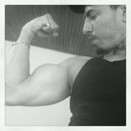 Bíceps growing up!!! #yeahbuddy #bodybuildingmotivation #bodybuilding