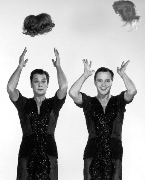 oldhollywood-mylove:  Tony Curtis and Jack Lemmon in Some Like it Hot (1959)
