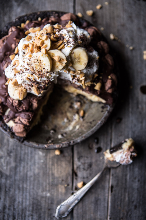 sweetoothgirl:  Banana Cream Pie with Chocolate and Peanuts 