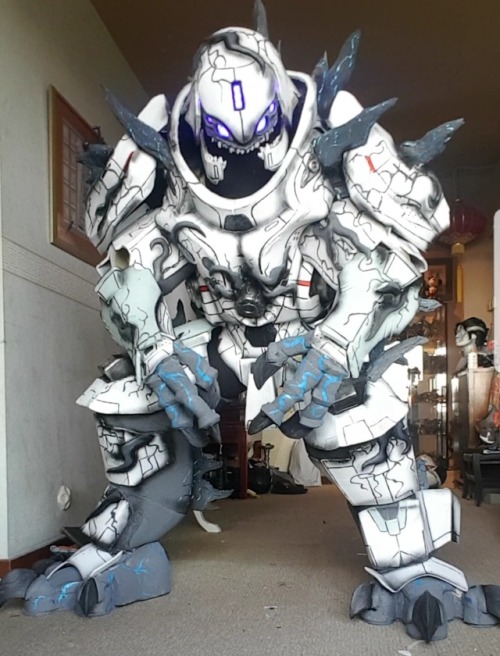 crescent31: Did someone say Kaiju? No? Oh too bad.Because here is my finished Drone Jaeger Kaiju from Pacific Rim Uprising!All made out of EVA and Upholstery foam~