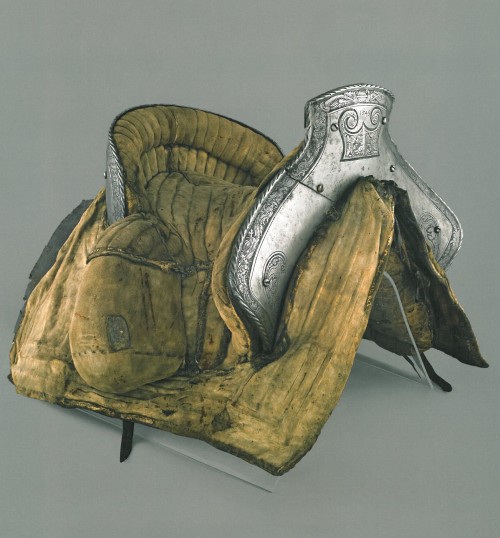 effervescentaardvark:War Saddle - probably made by Jorg Seusenhofer, Innsbruck. Dated 1549. Weight 1