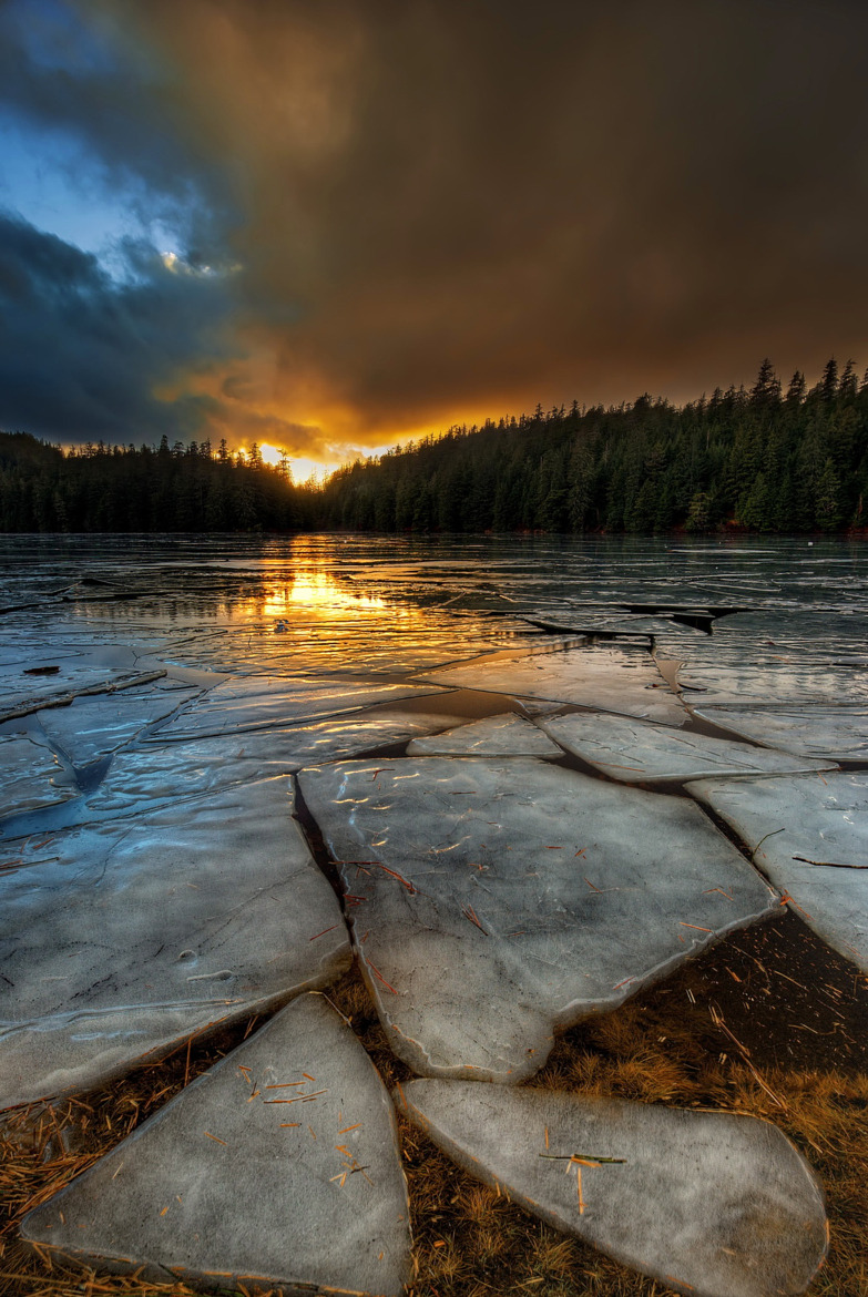 wowtastic-nature:  💙 The Ice Puzzle on 500px by Carlos Rojas☀  PENTAX K200D-f/11-1/15s-11.88mm-iso100,