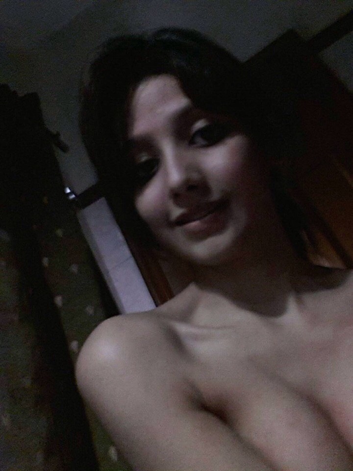 hdcwhatsapp:  Beautiful Pakistani Teen Girl’s Naked Selfies