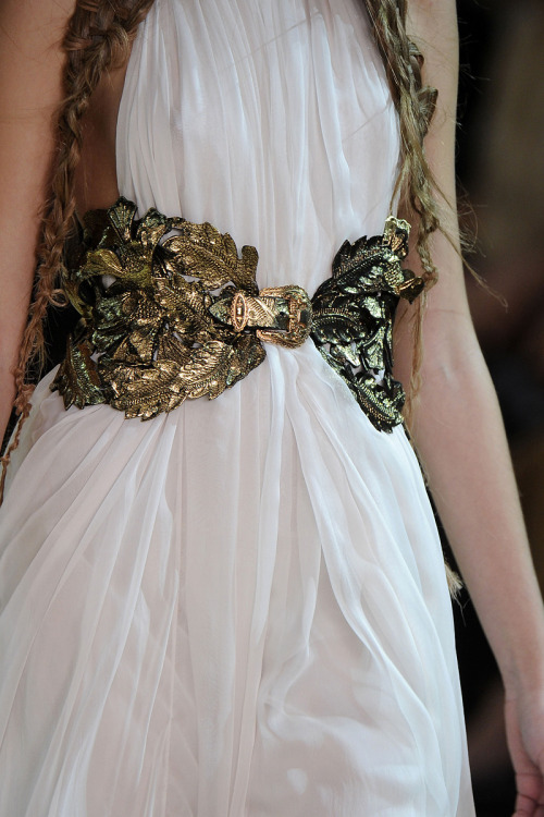 girlannachronism:Alexander McQueen spring 2011 rtw details