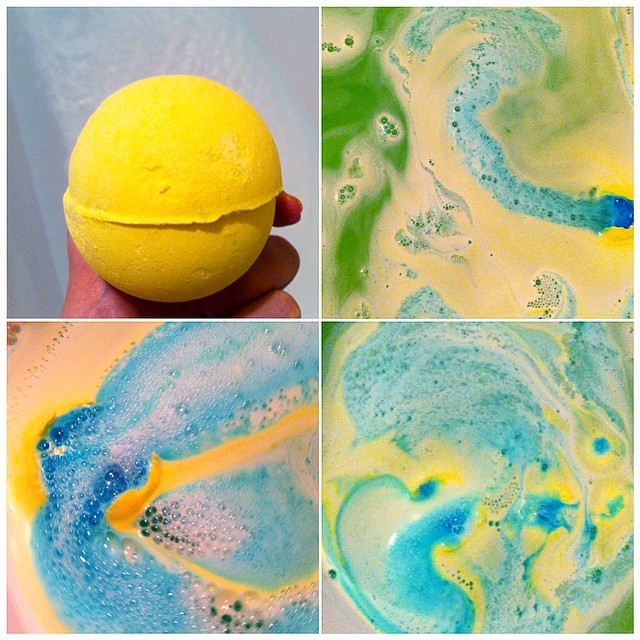 georgia-vanilla:  💕 One of my all time favourites; fizz banger bath bomb!  🍋