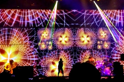 unclemilkdaddy:  justxwell:  Tool, live performances.  Took live