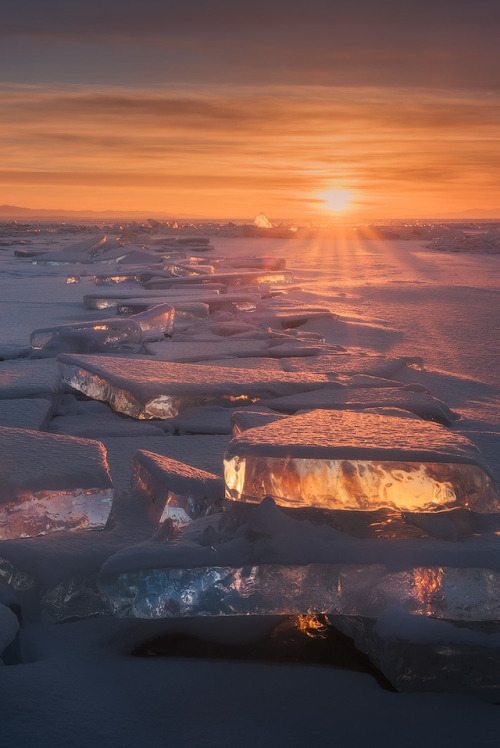 sayazuri - Daniel Kordan - Baikal TreasuresSource - 500px.com