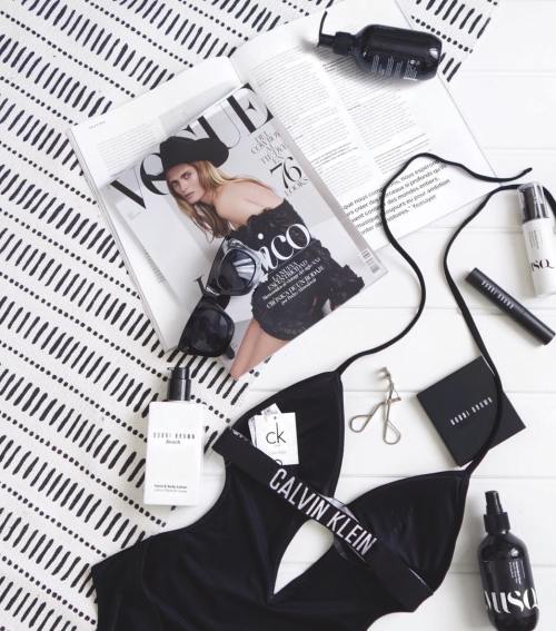 ✖️stuff✖️ And more stuff One piece @calvinklein (size M) Some @bobbibrown Some @musqcosmetics Some @