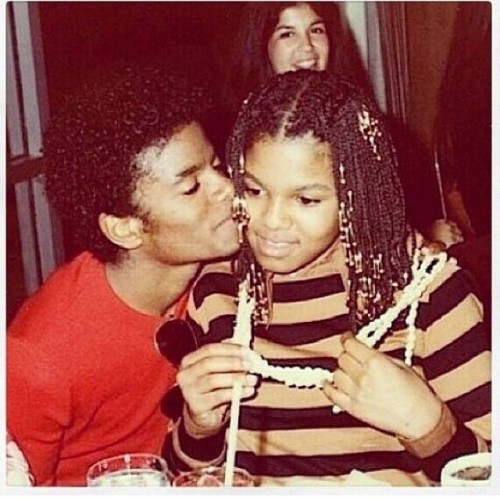 #TBT our 2 favs Michael and Janet peep her braids #2frochicks #naturalhair #naturalista #frobabe #ki