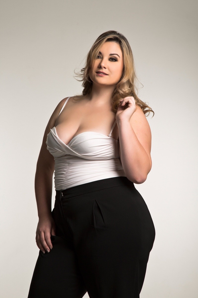 italiankong:  Stunning Brazilian model, Ketlhen Felisbino. Gorgeous in every way.