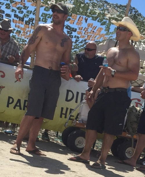 brodeomedude: bromancingbros: Brotastic Yum