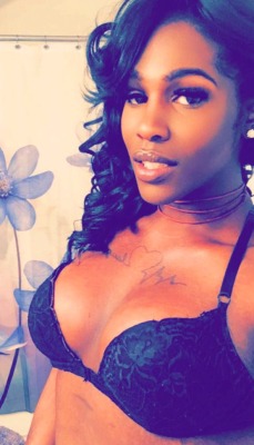 jambajuicejbb-blog:Sexy chocolate 🍫 snack ! Eat me Up ! #laced #sexy #real
