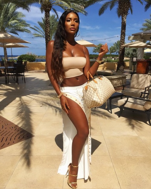 dream-girls-only:Monifa Jansen