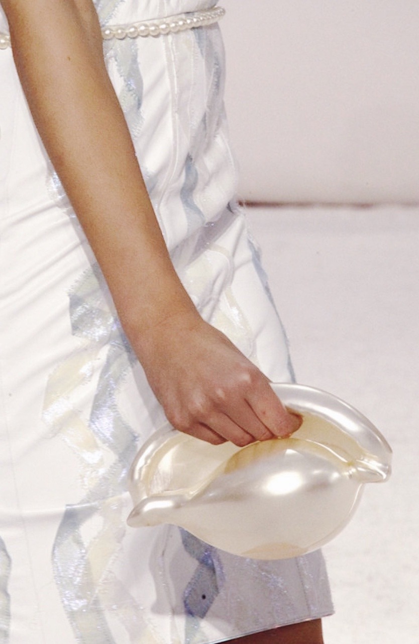 stardust spells — Sea Shell Purses at Chanel Spring Summer 2012 🐚