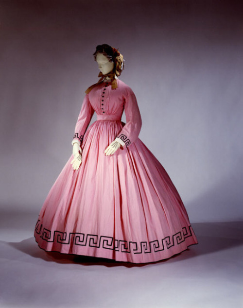 shewhoworshipscarlin:Dress, 1862.