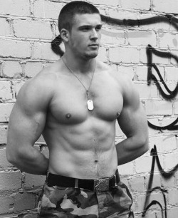 tamingjarheads: Even after discharge, certain gentlemen require their boys to keep their military bearing.