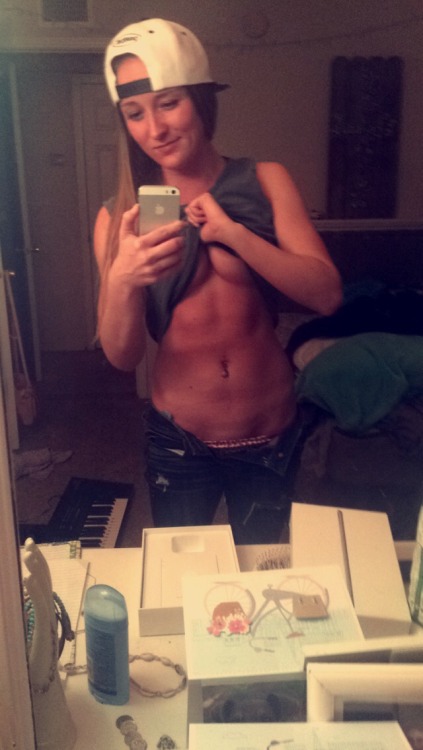 kendraaa0724:  limitless-forever:  darkroomdungeon:  wow-this-is-life:  Baby lets get comfortable 😈  Fuck my goodness  I’m in love  Oh my god😍