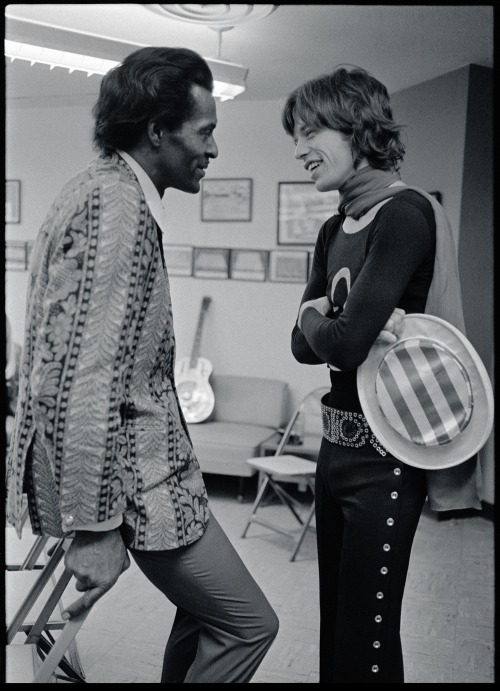 awesomepeoplehangingouttogether:  Chuck Berry and Mick Jagger